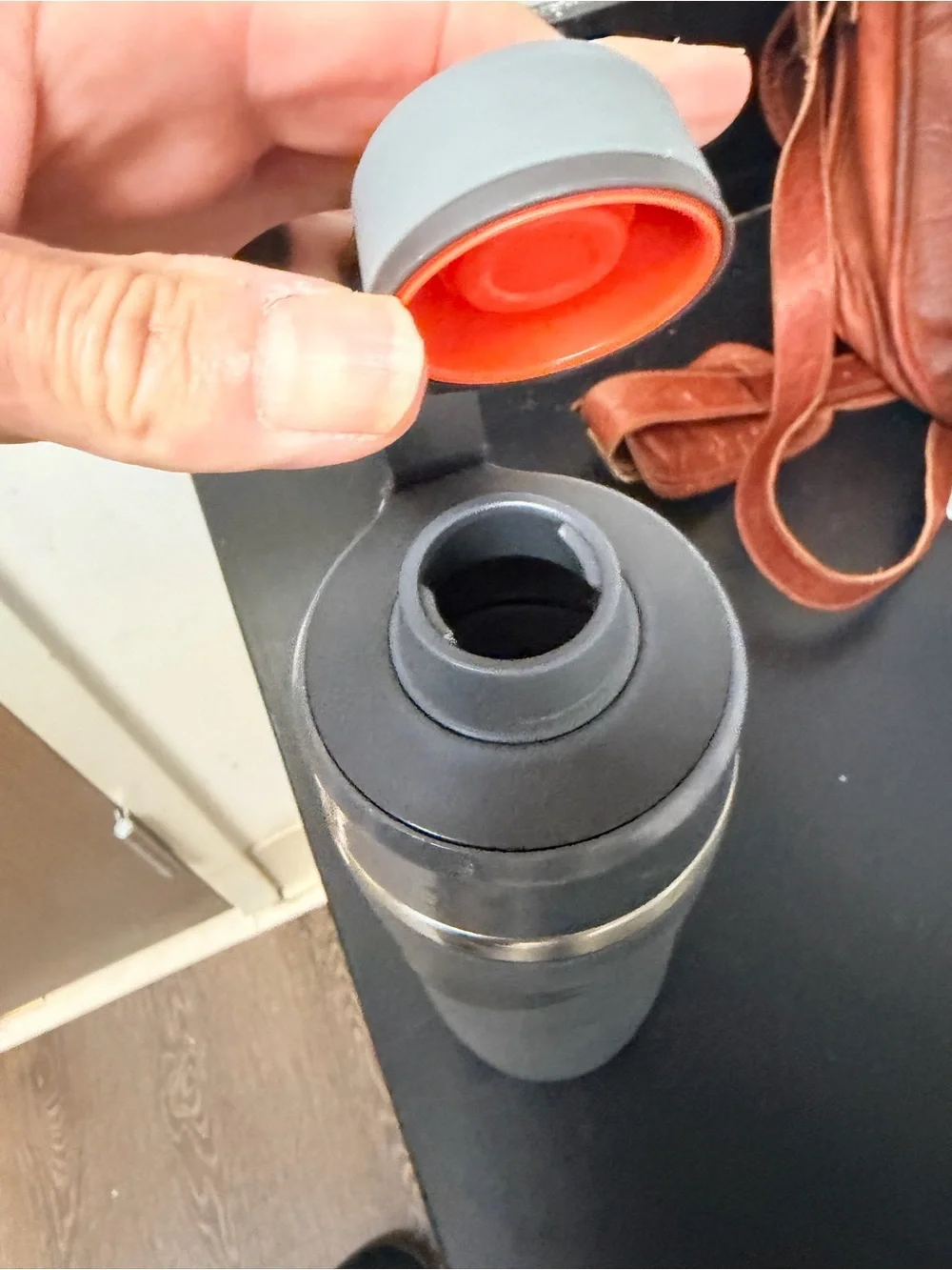 Gatorade 22oz Matte Gray Sports Bottle Tumbler Wide Mouth GUC